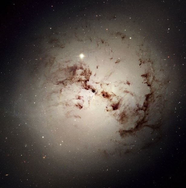 Hubble teleskopundan inanılmaz kareler 11