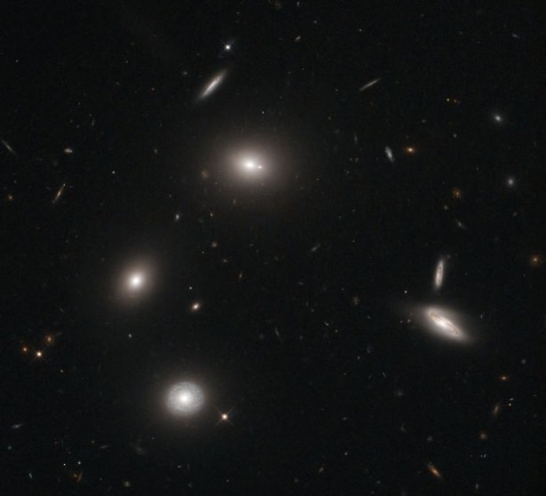 Hubble teleskopundan inanılmaz kareler 94