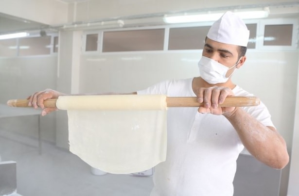 Gaziantepli ustalar baklavaları böyle hazırlıyor! 11