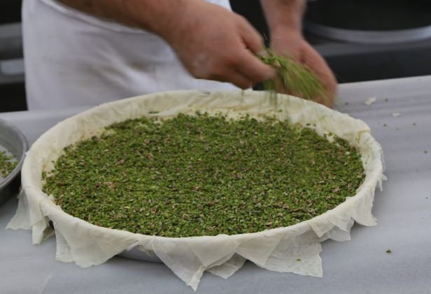 Gaziantepli ustalar baklavaları böyle hazırlıyor! 16