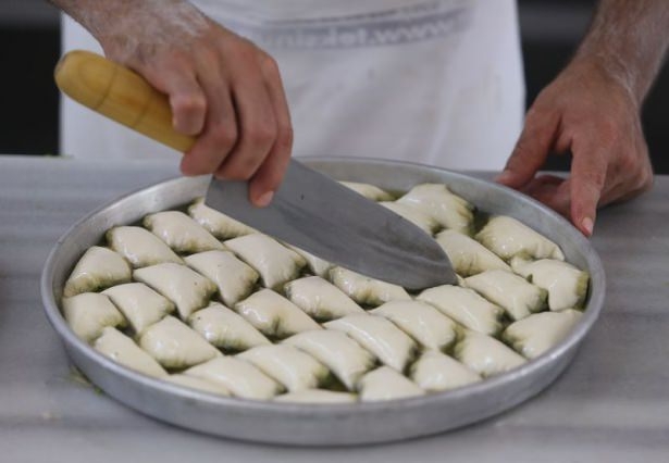 Gaziantepli ustalar baklavaları böyle hazırlıyor! 17