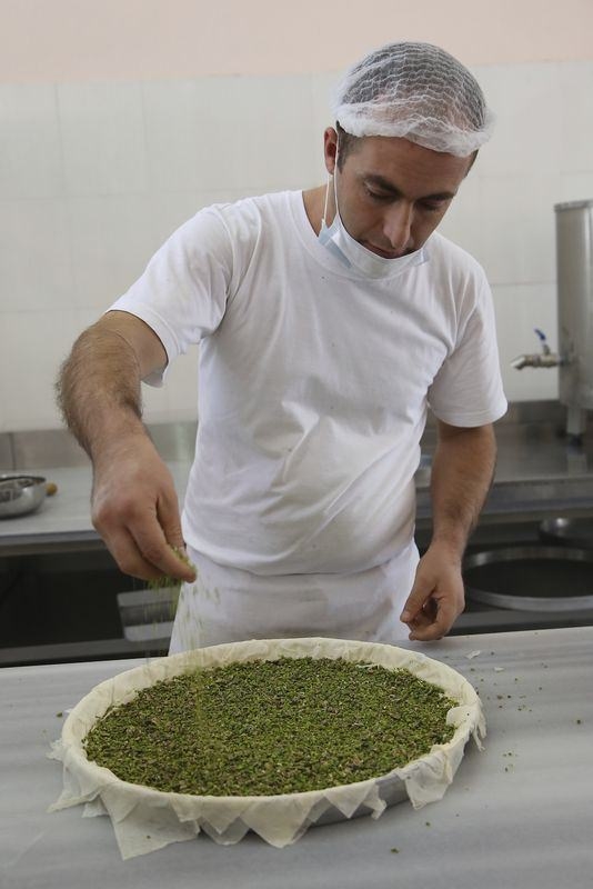 Gaziantepli ustalar baklavaları böyle hazırlıyor! 20