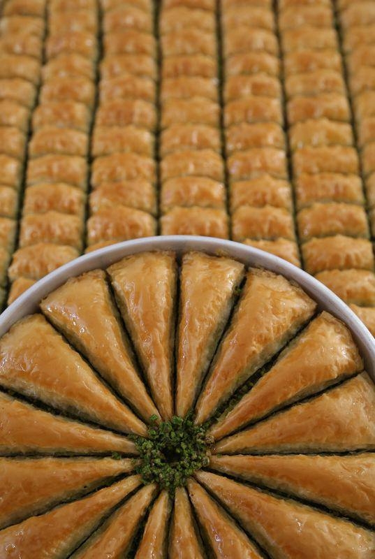 Gaziantepli ustalar baklavaları böyle hazırlıyor! 24