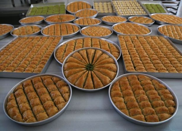 Gaziantepli ustalar baklavaları böyle hazırlıyor! 26