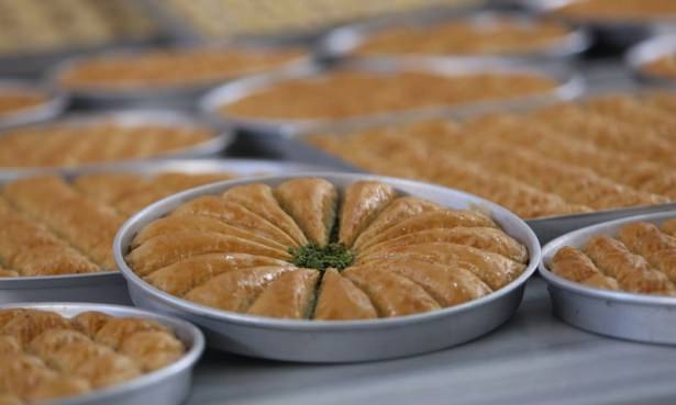 Gaziantepli ustalar baklavaları böyle hazırlıyor! 27