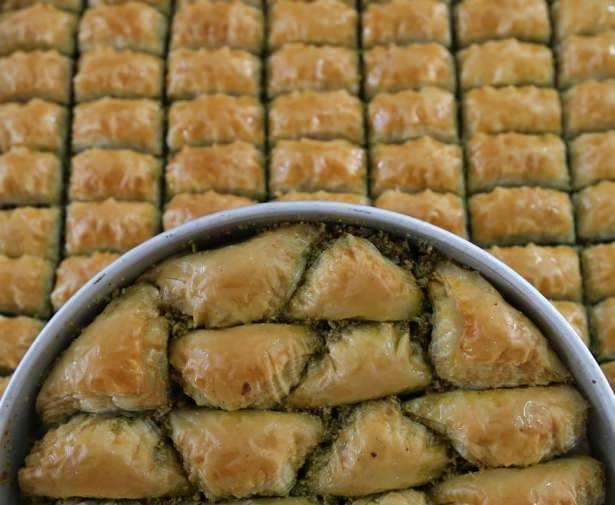 Gaziantepli ustalar baklavaları böyle hazırlıyor! 29