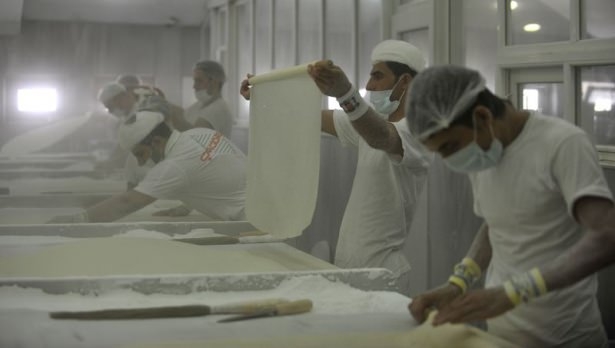 Gaziantepli ustalar baklavaları böyle hazırlıyor! 5