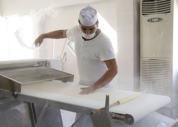 Gaziantepli ustalar baklavaları böyle hazırlıyor! 6