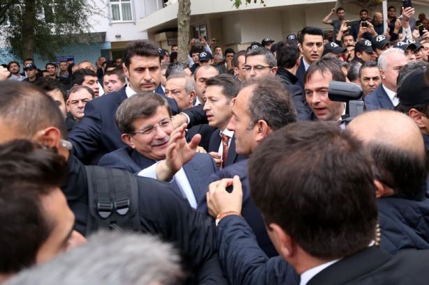 Başbakan Davutoğlu çocuklara harçlık dağıttı 14