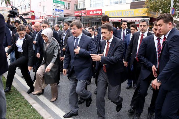 Başbakan Davutoğlu çocuklara harçlık dağıttı 15