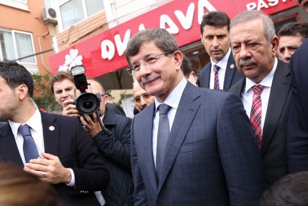 Başbakan Davutoğlu çocuklara harçlık dağıttı 6