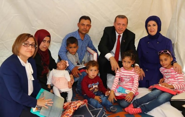 Erdoğan çadırkentte Suriyelileri ziyaret etti 2
