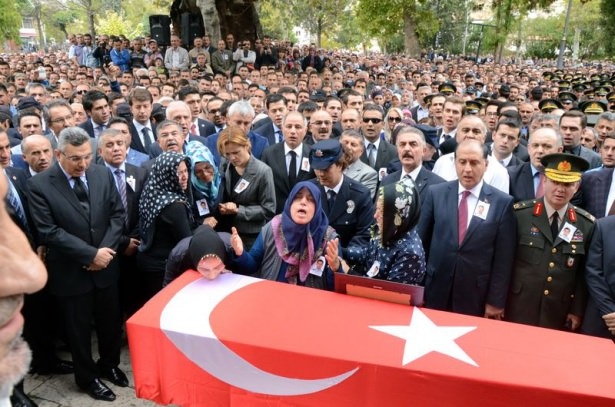 Şehit başkomiser son yolculuğuna uğurlandı 12