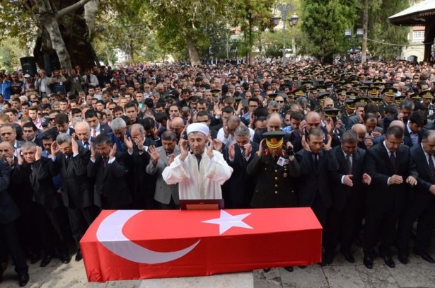 Şehit başkomiser son yolculuğuna uğurlandı 13