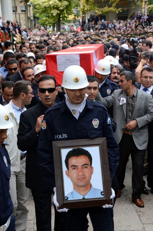 Şehit başkomiser son yolculuğuna uğurlandı 7