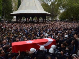 Şehit başkomiser son yolculuğuna uğurlandı