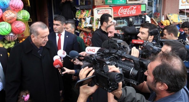 Erdoğan, oğlu ve torunuyla market alışverişinde 7