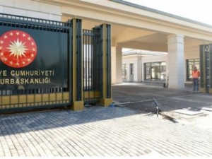 Yeni Cumhurbaşkanlığı binasına tabela asıldı