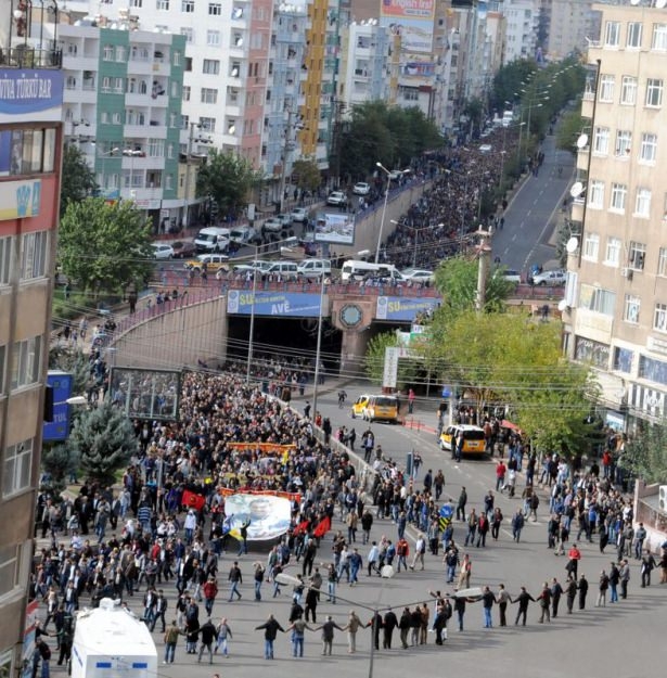 Diyarbakır'da 'sakin' Kobani yürüyüşü 13