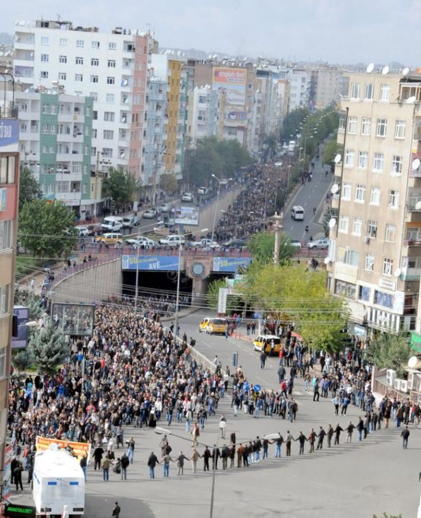 Diyarbakır'da 'sakin' Kobani yürüyüşü 15