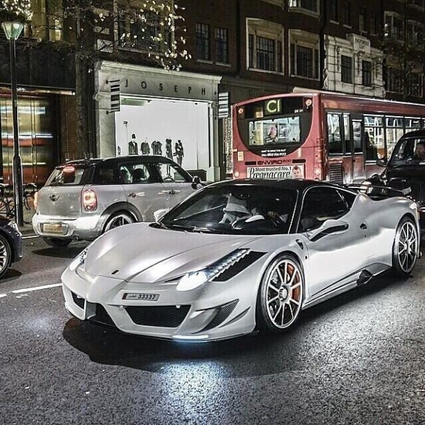 Görenleri hayran bırakan otomobiller 24