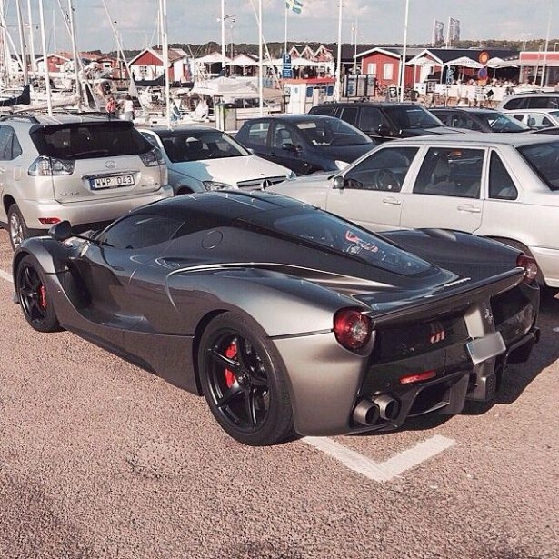 Görenleri hayran bırakan otomobiller 34