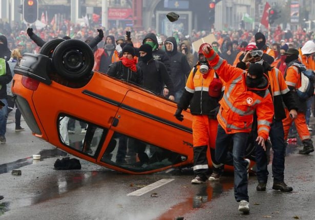 Brüksel'de halk sokağa döküldü 27