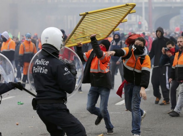 Brüksel'de halk sokağa döküldü 37
