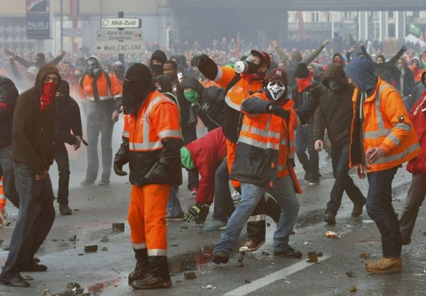 Brüksel'de halk sokağa döküldü 4