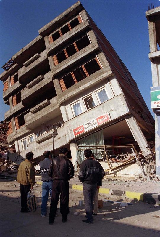 O depremin üzerinden 15 yıl geçti 24
