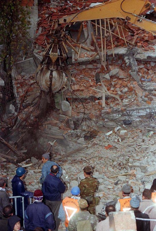 O depremin üzerinden 15 yıl geçti 27