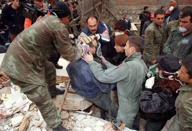 O depremin üzerinden 15 yıl geçti 8