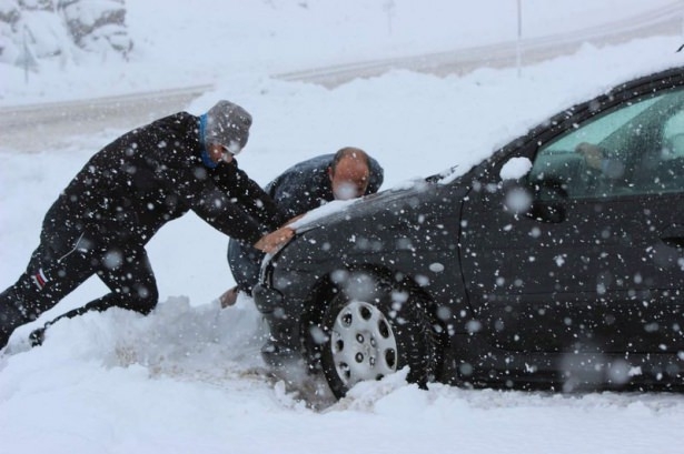 Kar kalınlığı 10 santimetreyi geçti! 13