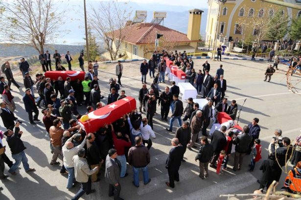 Ermenek'teki 5 madenci son yolculuğuna uğurlanıyor 20