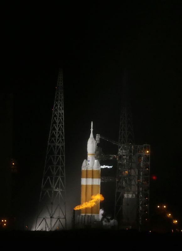 NASA, Orion'un test uçuşuna başladı 26