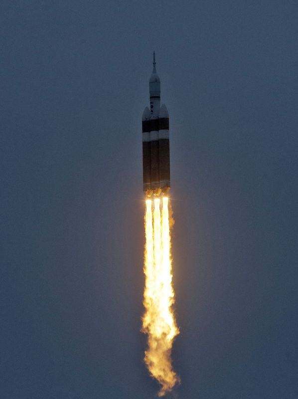 NASA, Orion'un test uçuşuna başladı 8