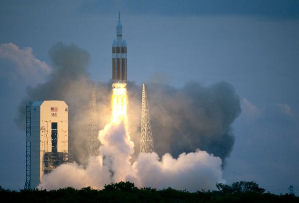 NASA, Orion'un test uçuşuna başladı 9