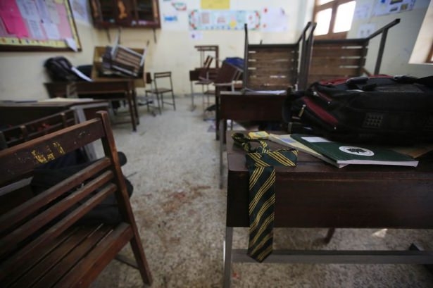 Pakistan'da kana bulanmış sınıflar! 13