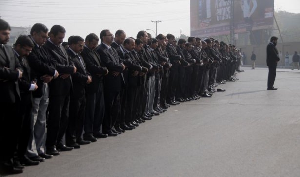 Pakistan'da kana bulanmış sınıflar! 26