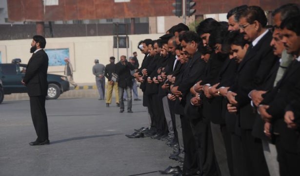 Pakistan'da kana bulanmış sınıflar! 27