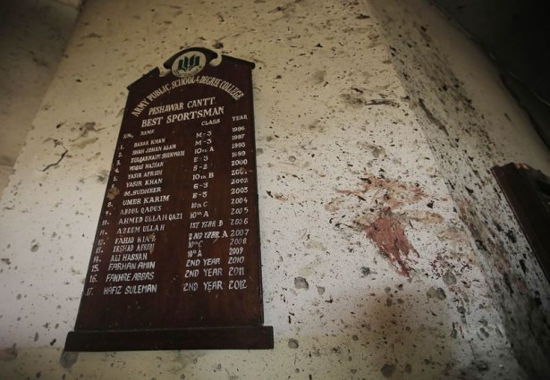 Pakistan'da kana bulanmış sınıflar! 30