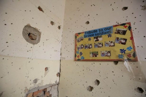 Pakistan'da kana bulanmış sınıflar! 34