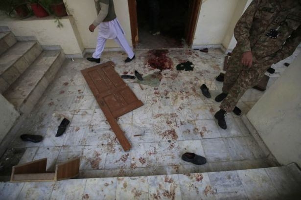 Pakistan'da kana bulanmış sınıflar! 41