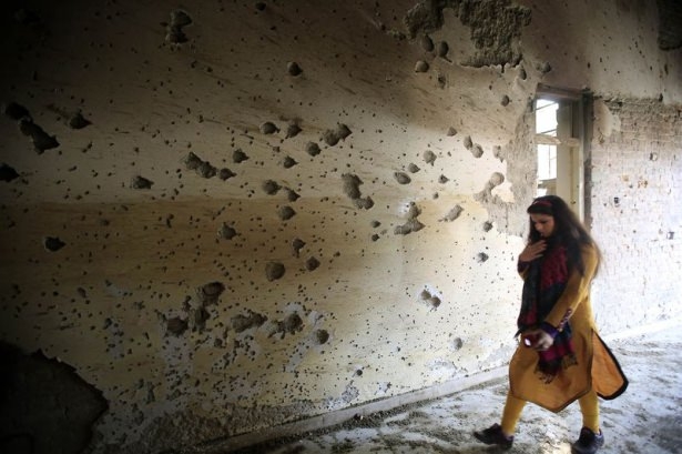 Pakistan'da kana bulanmış sınıflar! 43