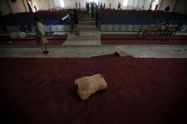 Pakistan'da kana bulanmış sınıflar! 44