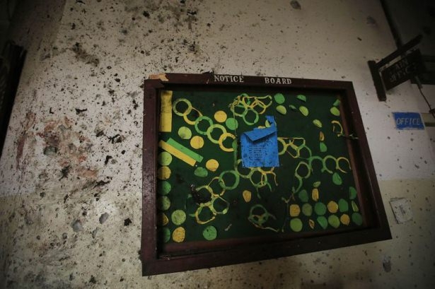 Pakistan'da kana bulanmış sınıflar! 9