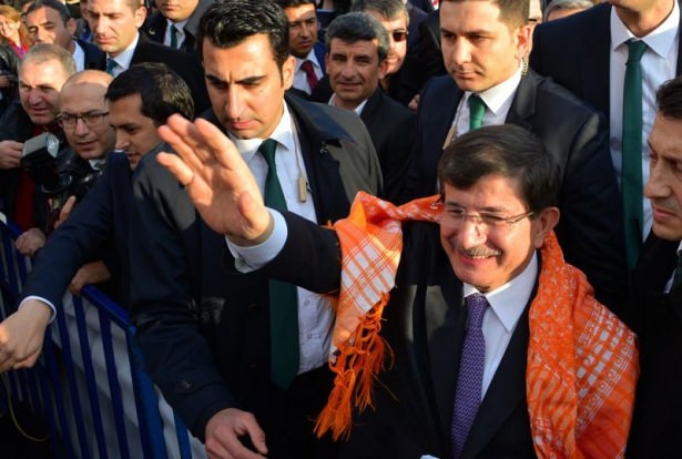 Başbakan Ahmet Davutoğlu halay çekti 7