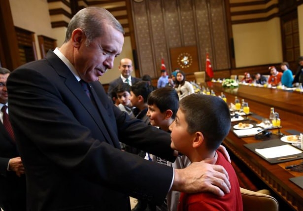 Erdoğan çocukları makamında kabul etti 3
