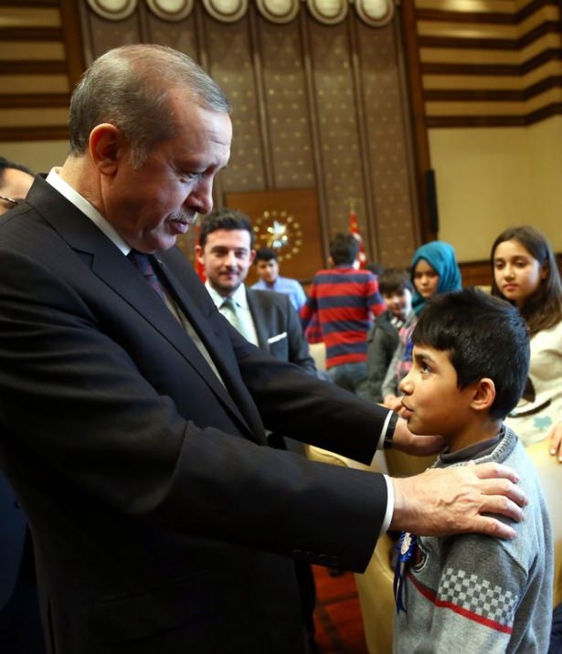 Erdoğan çocukları makamında kabul etti 4