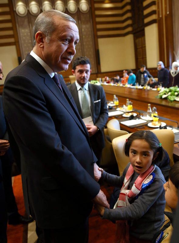 Erdoğan çocukları makamında kabul etti 5
